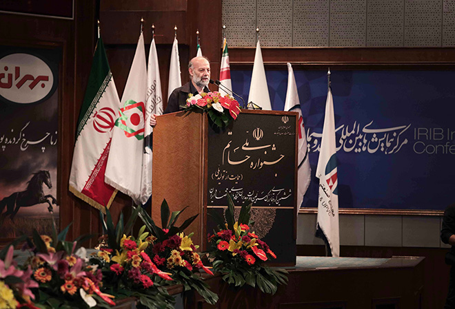 The Minister of Industry, Mines and Trade presented the statue of Hatem Festival as the top economic and jihadi management enterprise to the Alstar complex